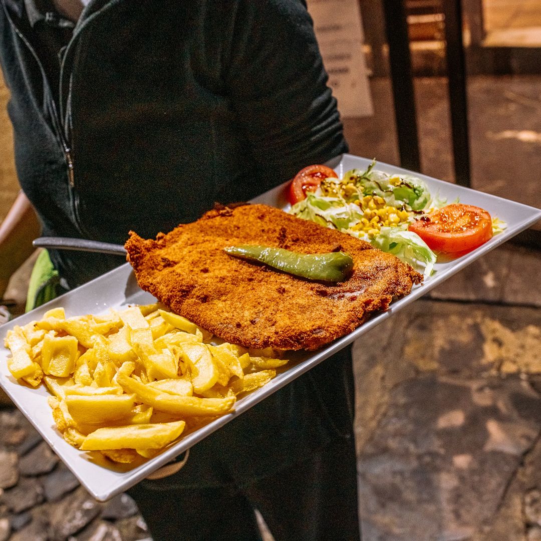 Hotel Restaurante Casona de Jovellanos donde han comida estos días la princesa Leonor y la infanta Sofía, en Gijón, cuyo plato estrella es el cachopo