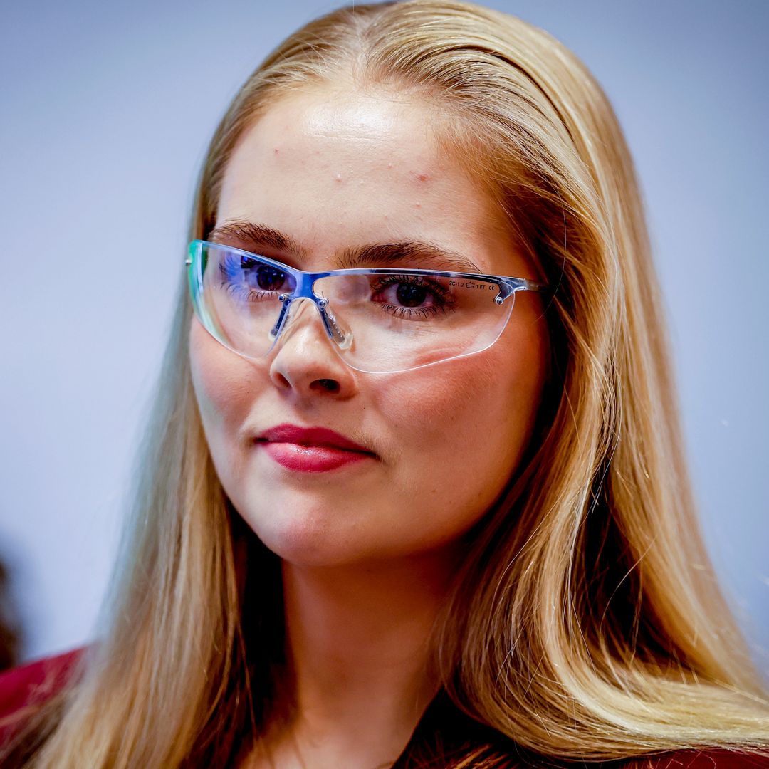 Amalia de Holanda como nunca la habíamos visto: robots, baloncesto y gafas de científica
