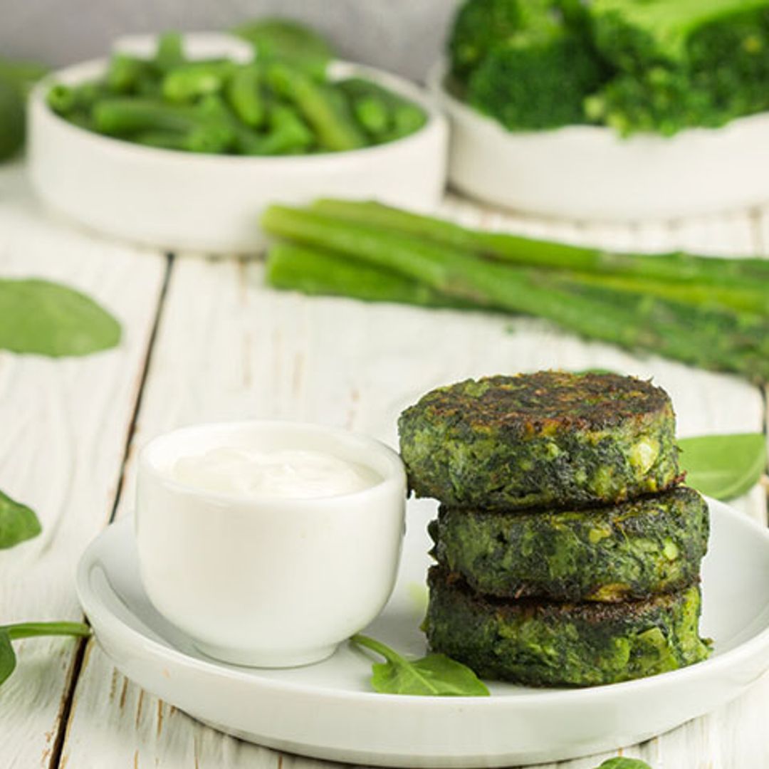 Tortitas de brócoli, judías verdes y espárragos verdes
