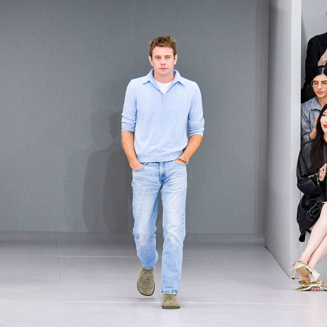 De Giorgio Armani a Jonathan Anderson: los grandes genios de la moda siempre visten de básicos y esta es la razón