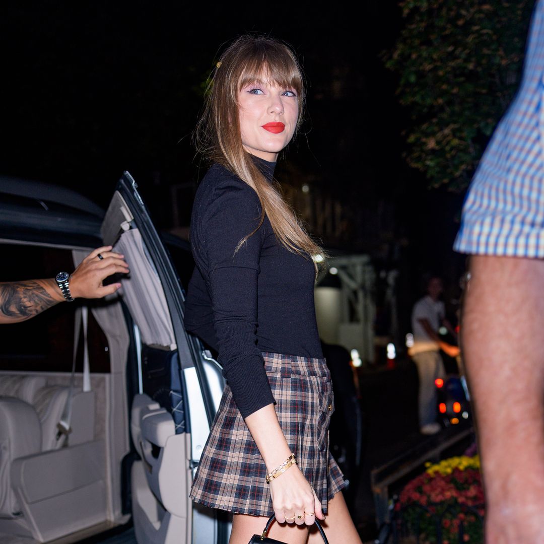 Taylor Swift reafirma su estilo colegial y 'preppy' después de lanzar 'The Life of a Showgirl'