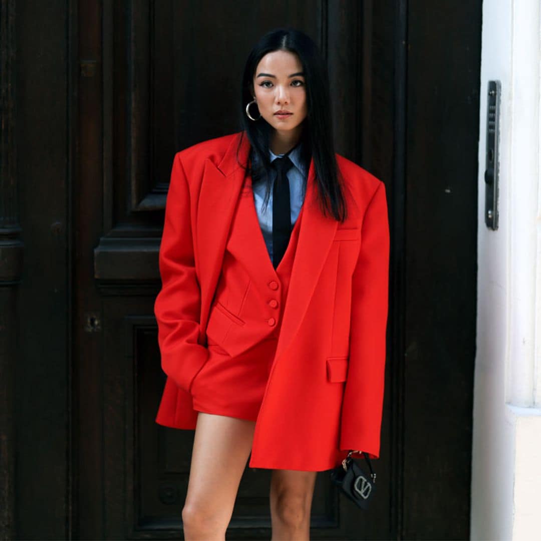 12 looks de las invitadas a Paris Fashion Week que puedes copiar con prendas de tu armario