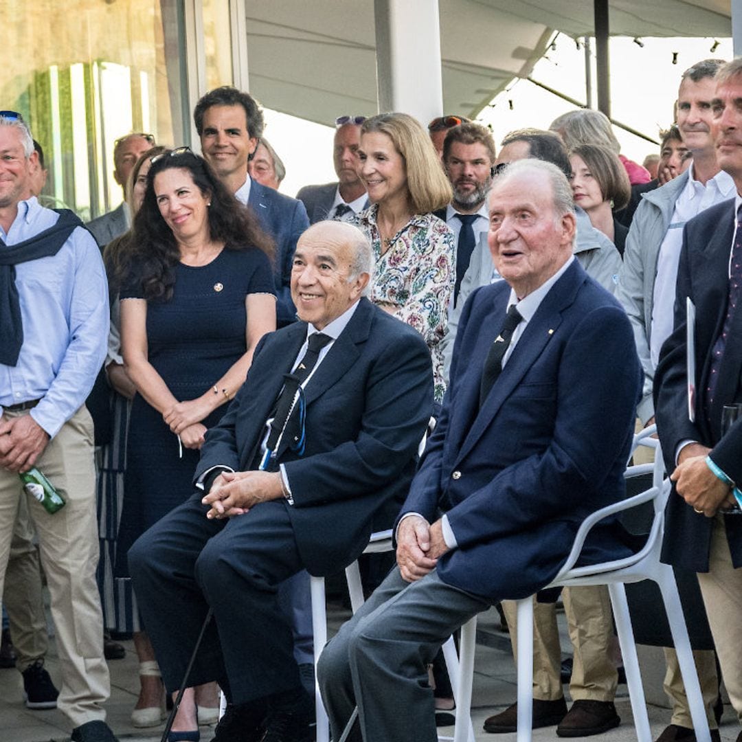 El rey Juan Carlos, feliz junto a la infanta Elena en la ceremonia inaugural del torneo en el que participará