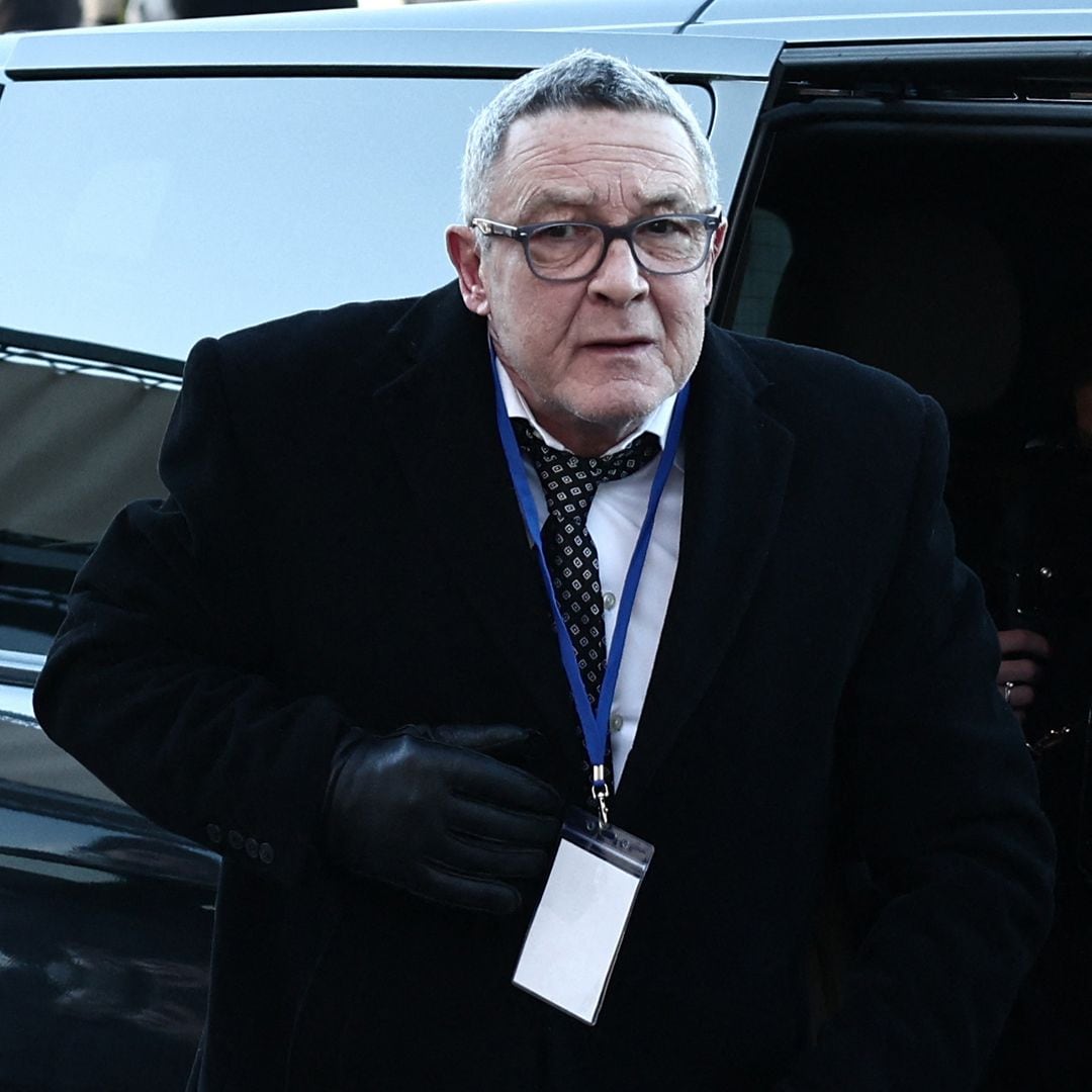 Nicolas-Jacques Charrier, hijo de Brigitte Bardot, deja atrás la polémica para dar el último adiós a la actriz