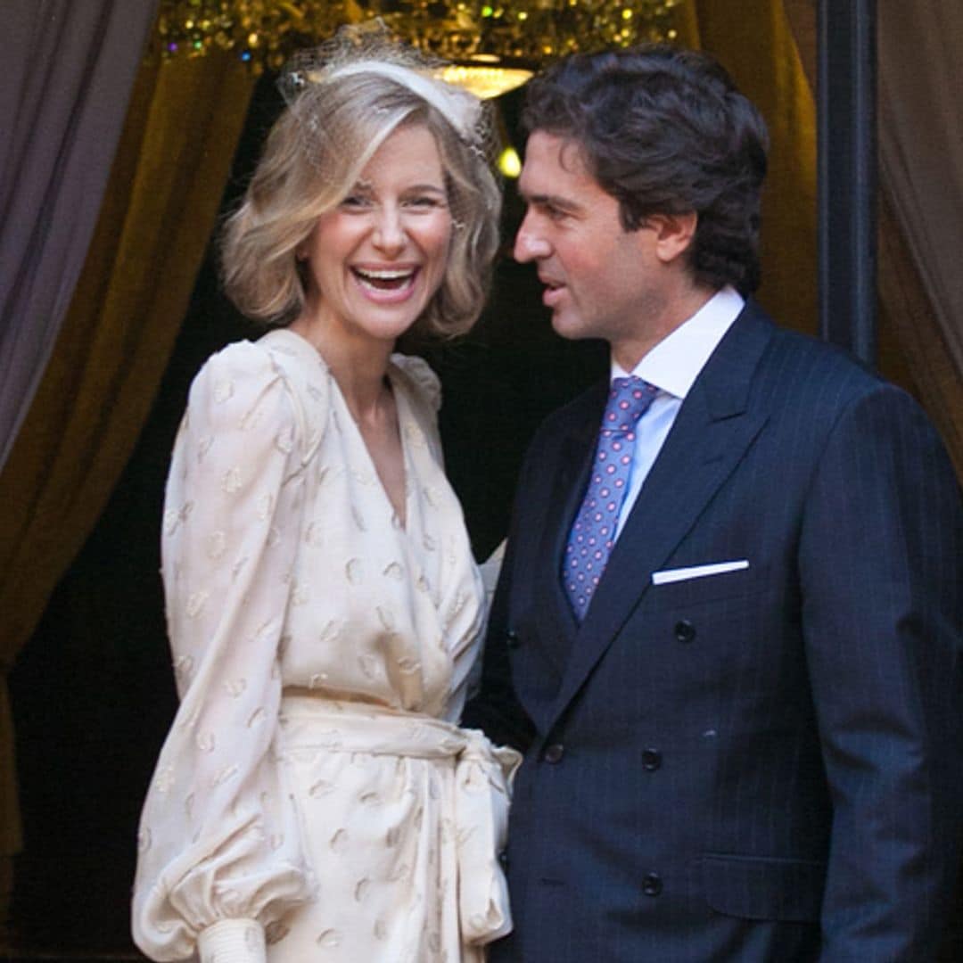 En ¡HOLA!: La original y elegante boda de María León y Juan Garaizábal en el palacio familiar de Lebrija, en Sevilla
