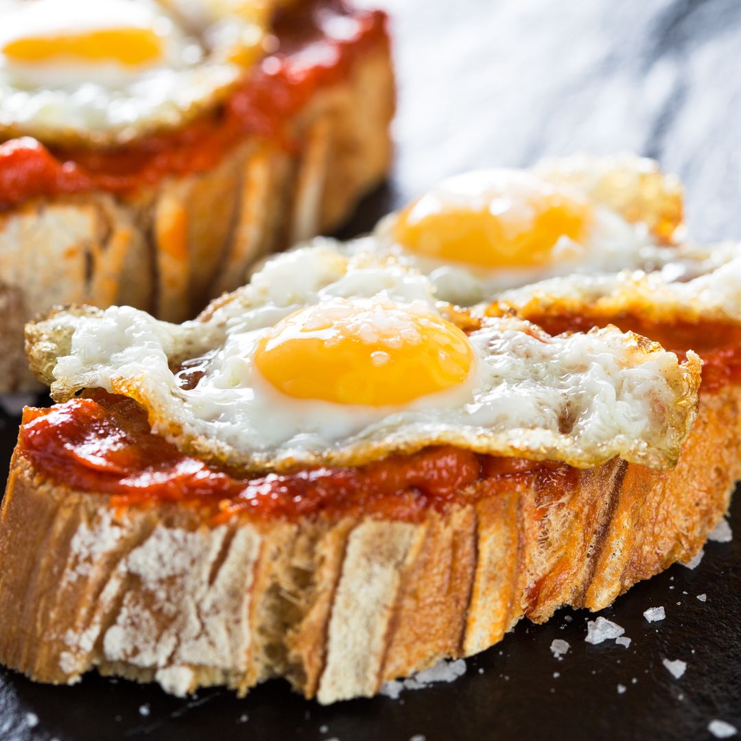 Buenos, bonitos y deliciosos: 10 aperitivos con huevos de codorniz para triunfar en la mesa
