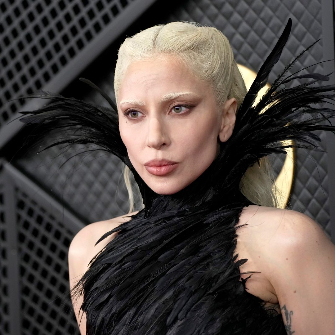Lady Gaga se convierte en la reina de la moda en los premios Grammy