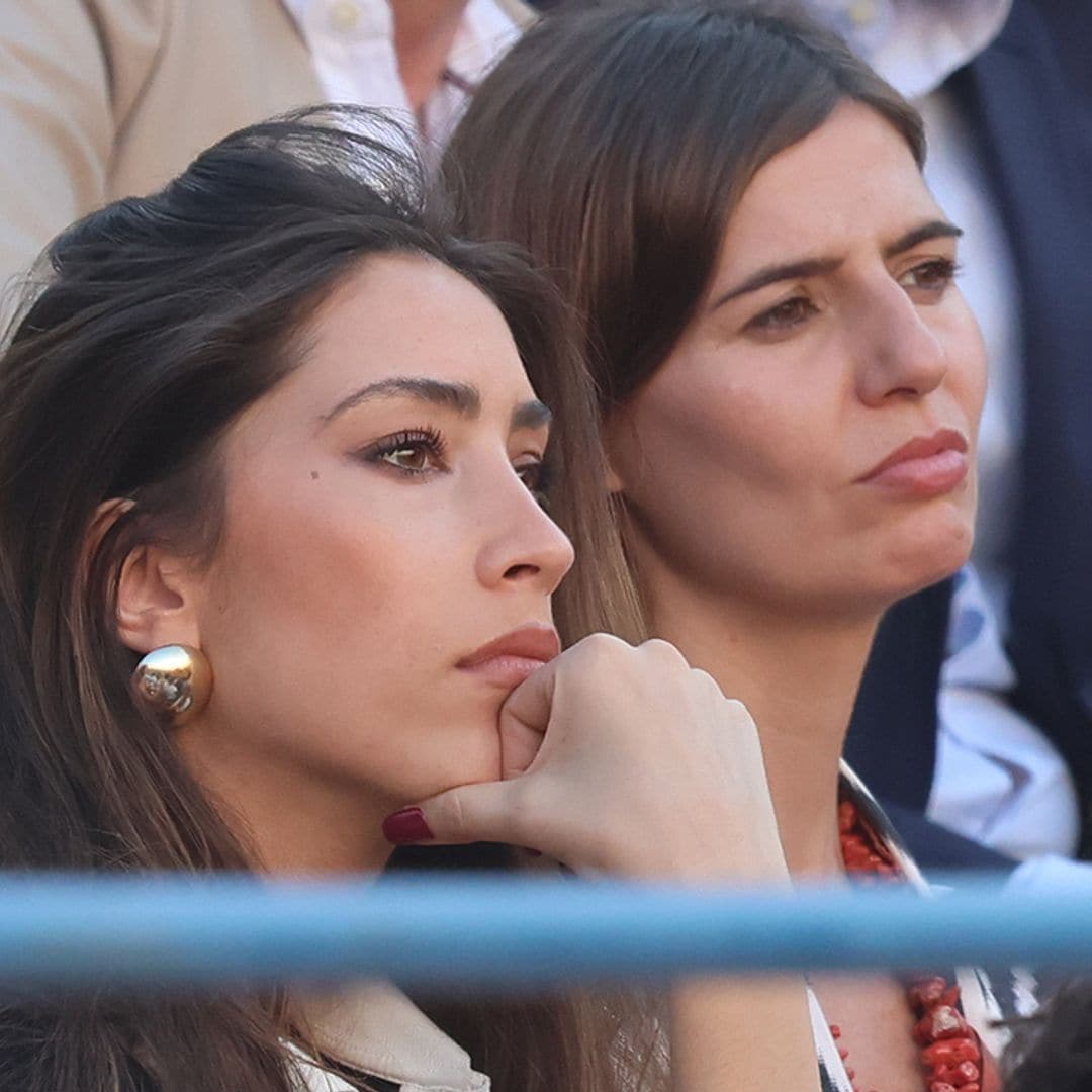 La tarde taurina de Javier Conde y su hija Estrella con Miguel Baez 'El Litri' y su mujer Casilda Ybarra