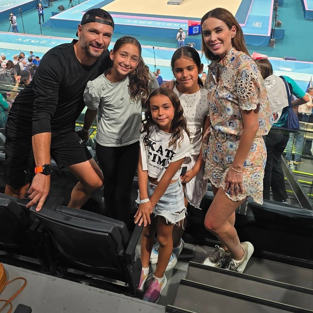 Jacky Bracamontes y Martín Fuentes disfrutan de las olimpiadas desde París junto a sus hijas