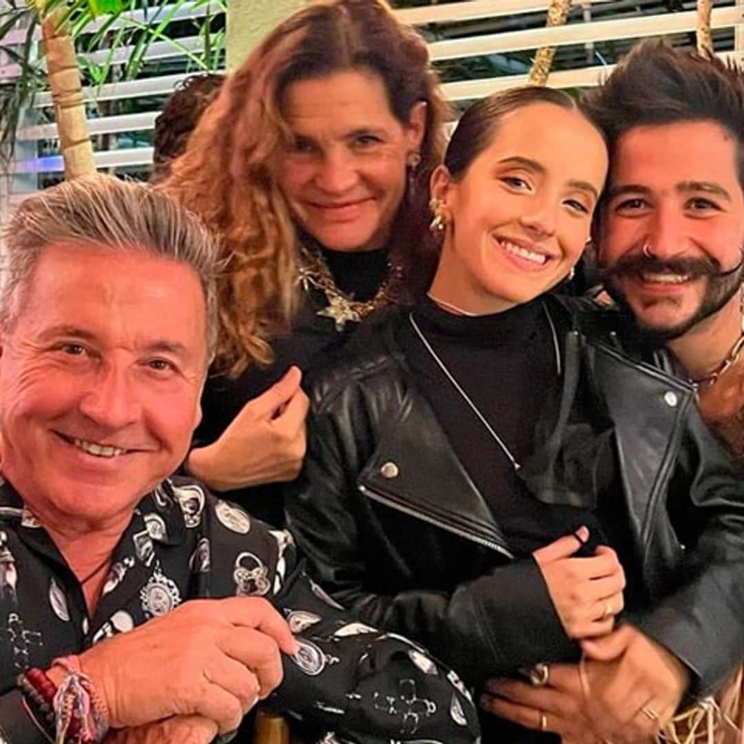 La felicidad de Ricardo Montaner al sentir por primera vez las pataditas de su nieto