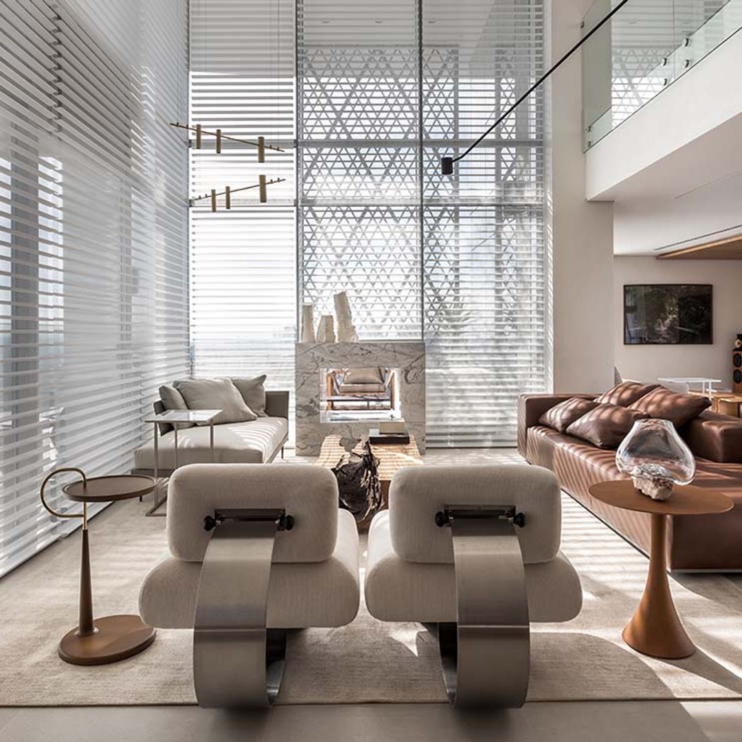 Sobrio y contemporáneo: un dúplex de interiorismo atemporal
