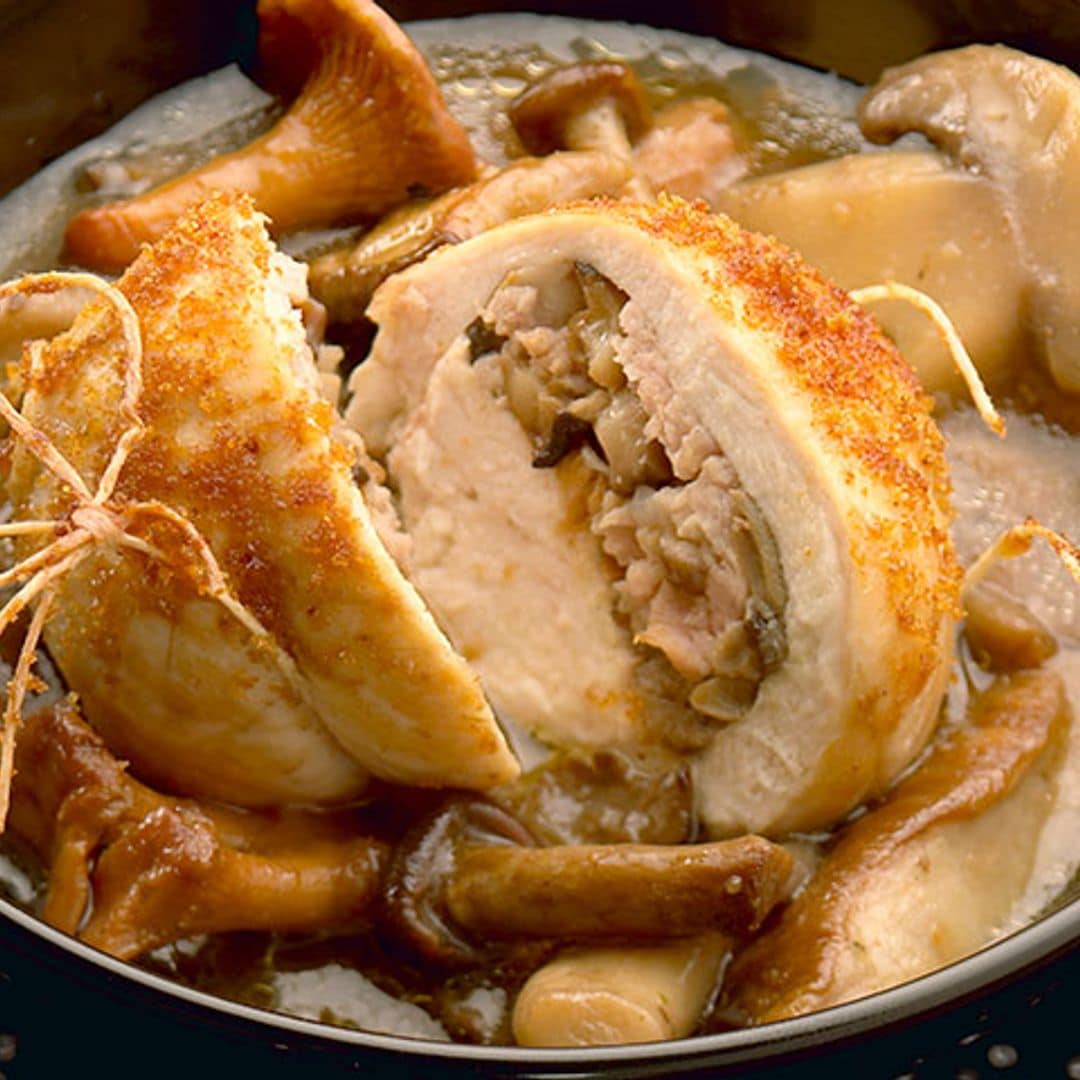 Supremas de capón rellenas de calabaza y castañas con cúrcuma y setas