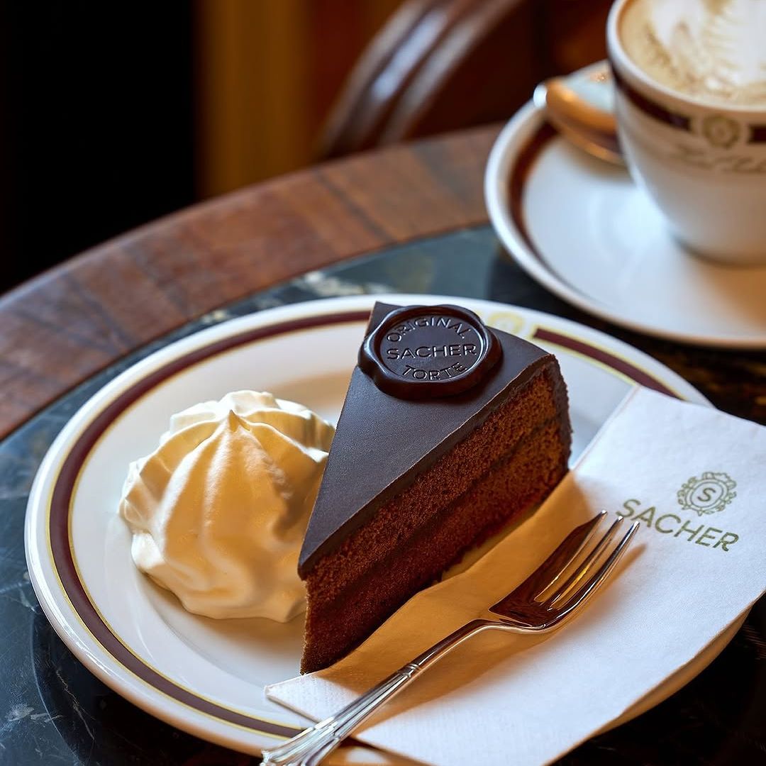 Tarta Sacher, Café Sacher, Viena