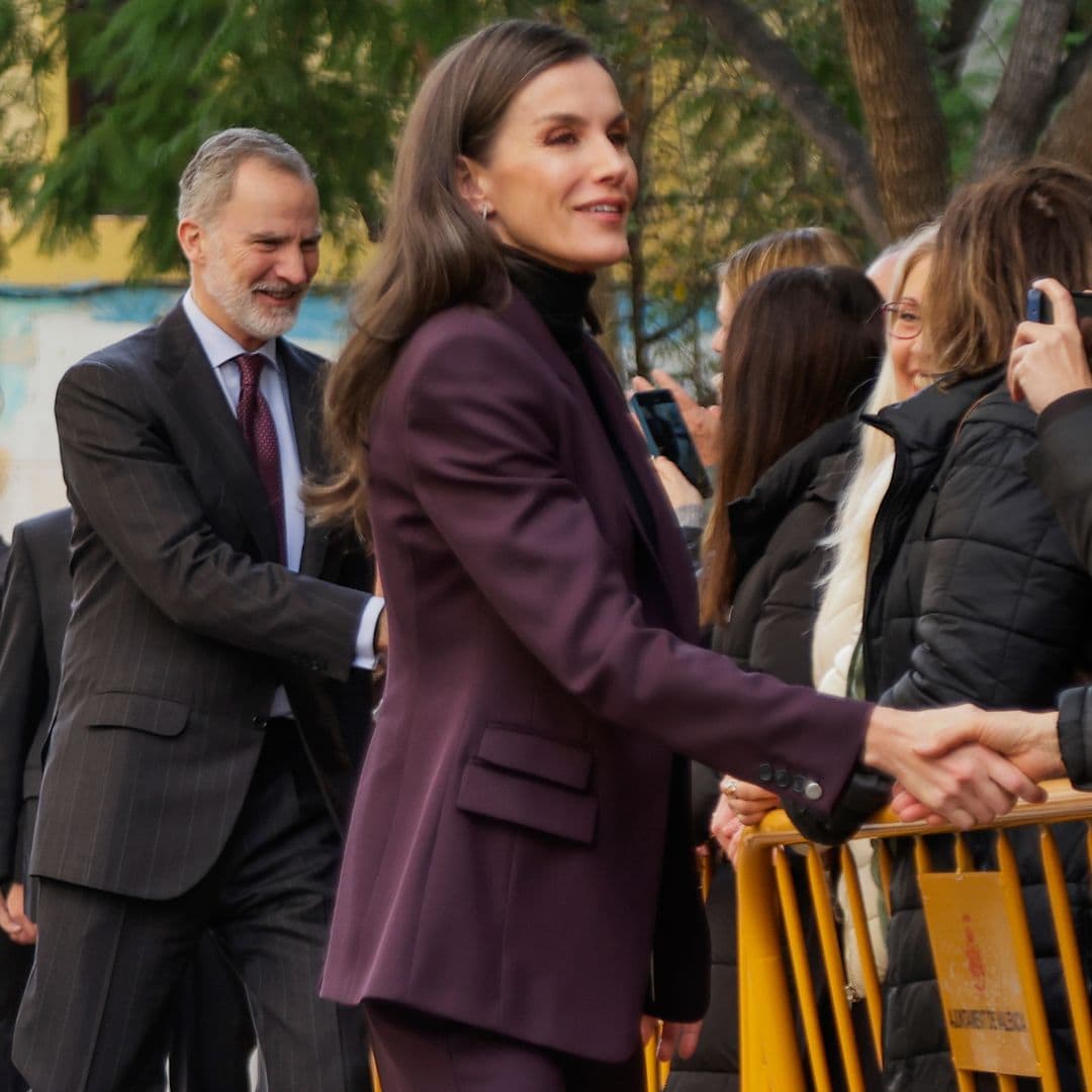 La reina Letizia, contenida pero muy estilosa con su nuevo traje de chaqueta en Valencia