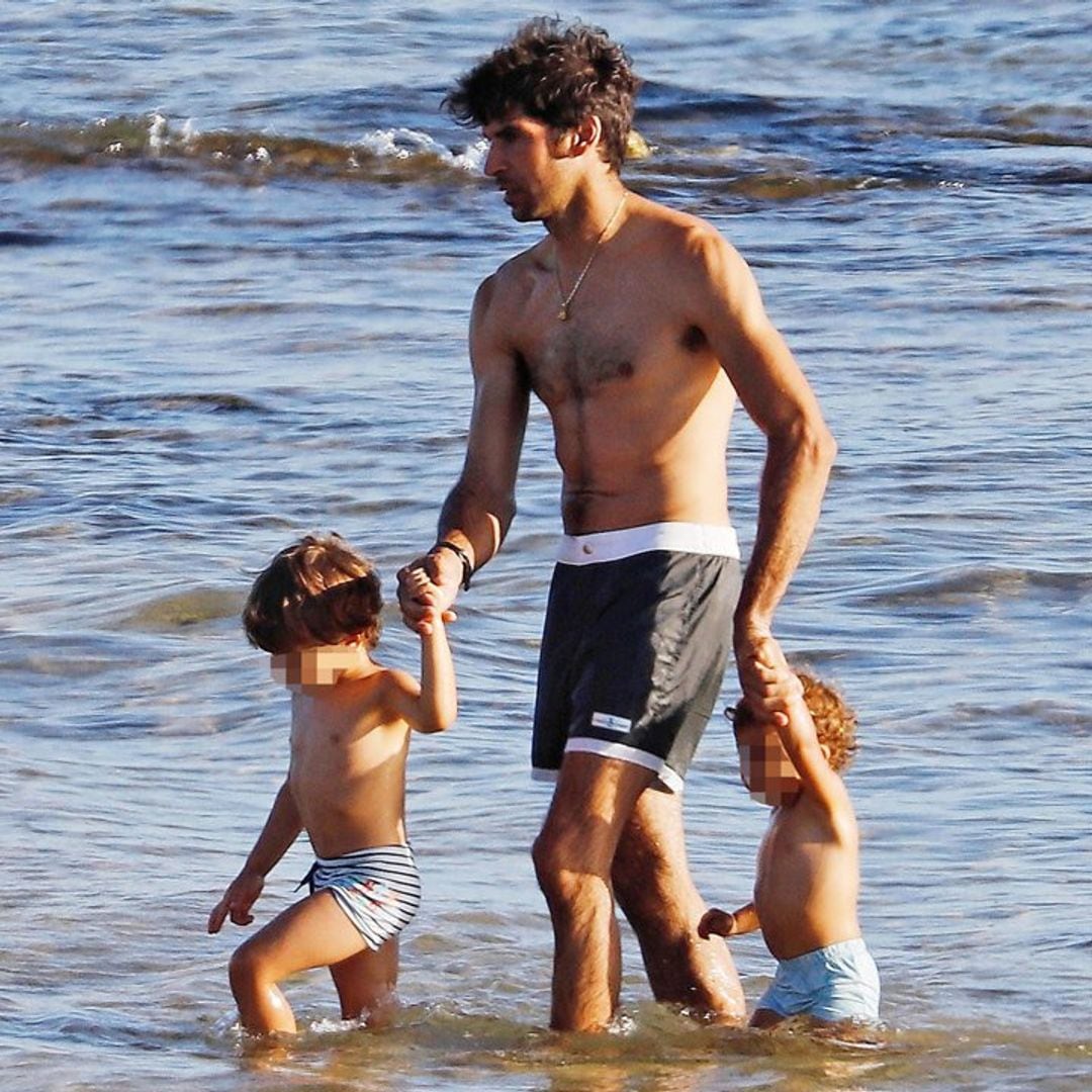 Cayetano Rivera y las imágenes que demuestran su arte para lidiar con los niños en la playa