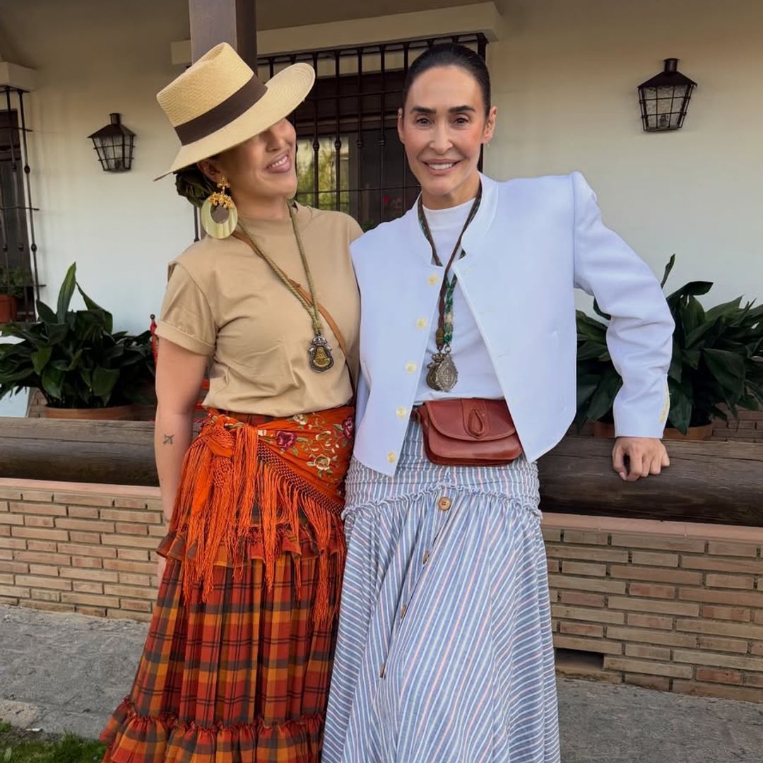 Alba Díaz y Vicky Martín Berrocal actualizan la bata rociera con sus looks para El Rocío, mucho más que una "fiesta" para ellas