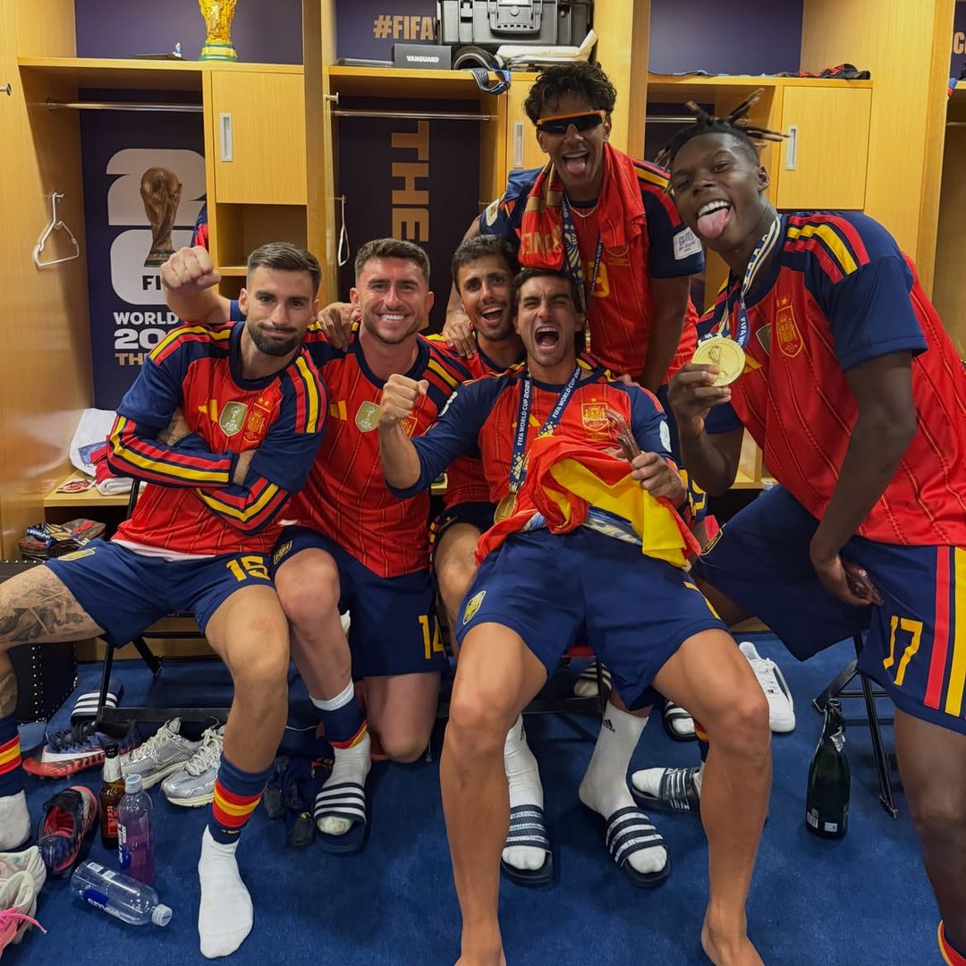 En vídeo, los jugadores de La Roja convierten el vestuario en una fiesta entre gritos y bailes tras su victoria