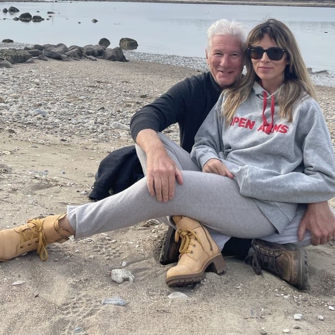 Richard y Alejandra Gere, en Azores con sus hijos antes de comenzar una nueva vida en España
