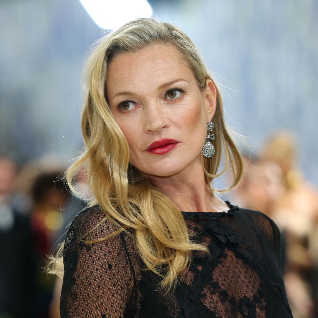 Juandiegoteo, peluquero: “Este verano vuelven las ondas de Kate Moss: imperfectas, muy noventeras, con movimiento y efecto vivido"