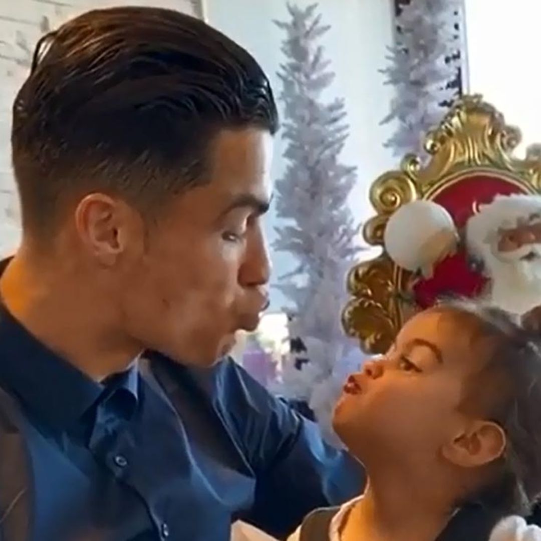 '¡Papá, uno más!': Cristiano Ronaldo se come a besos a su 'princesa', su hija Alana