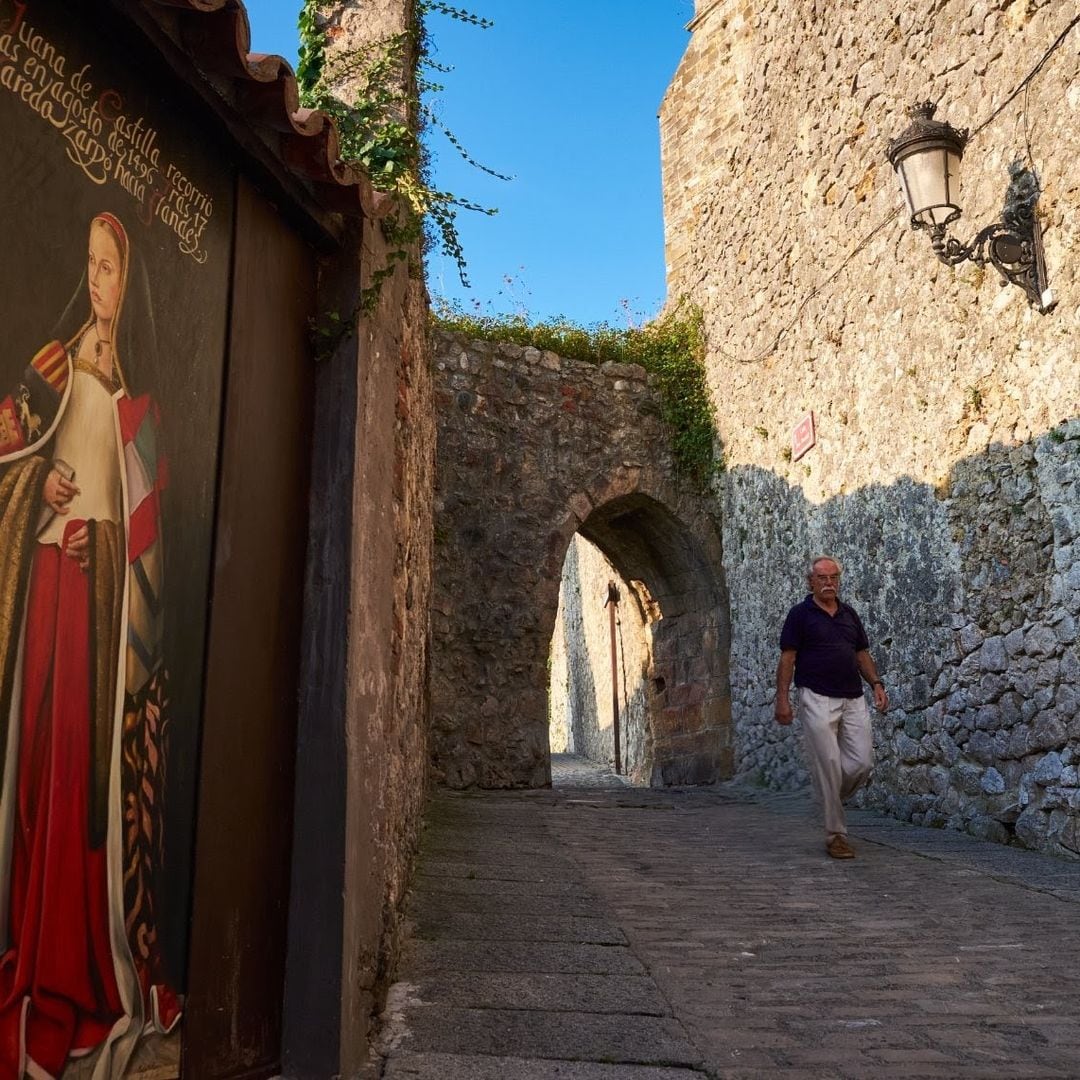 El pueblo de Cantabria que viaja al siglo XVI cada septiembre: una fiesta que revive el desembarco de Carlos V