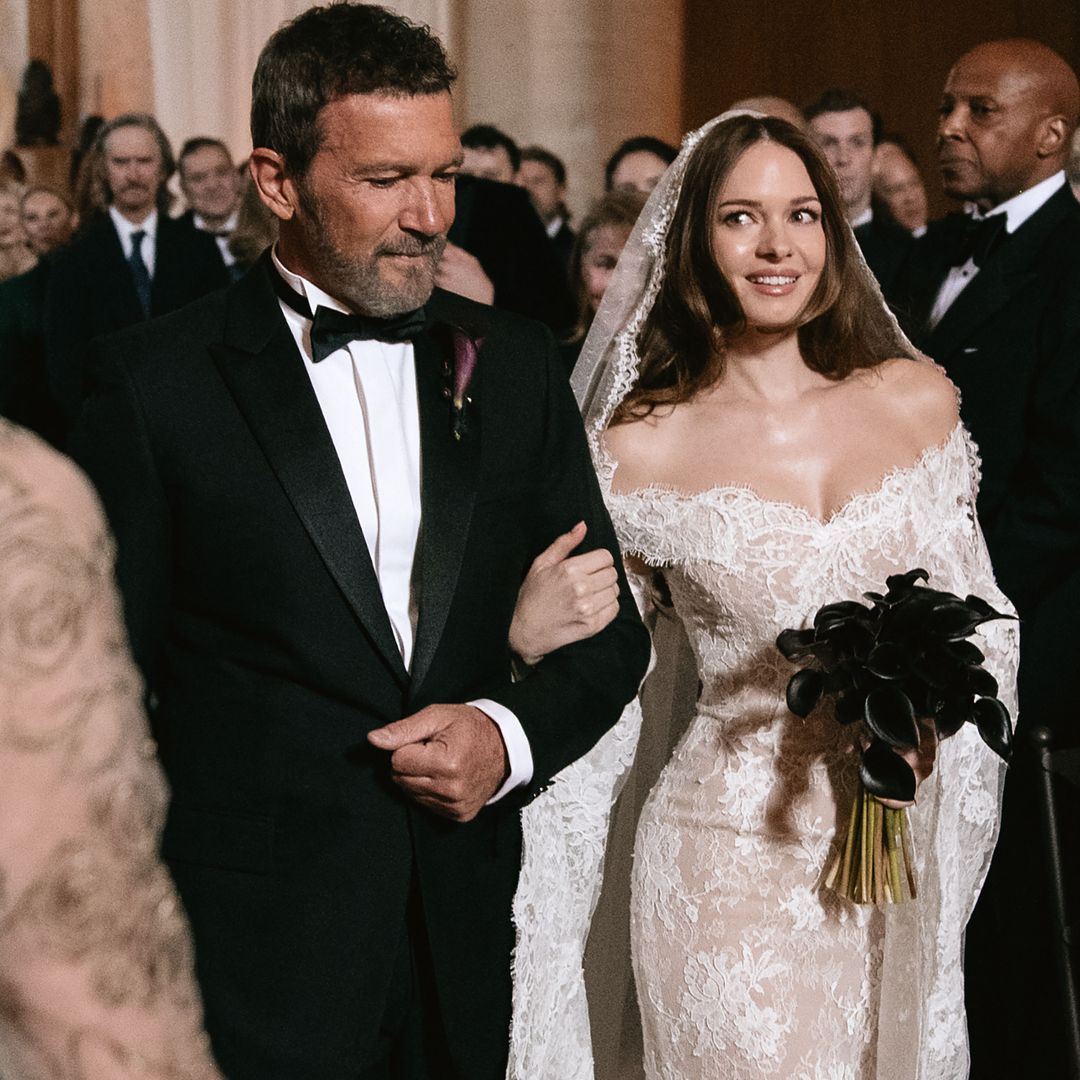 EXCLUSIVA. La emoción de Antonio Banderas llevando a su hija al altar, la foto más esperada