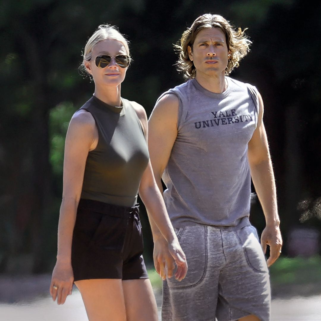 Gwyneth Paltrow y Brad Falchuk: su romántico paseo en los Hamptons camino de celebrar sus 7 años juntos