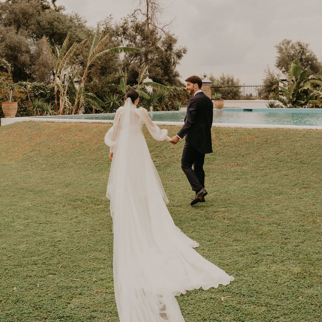 Andrea, la novia sevillana que diseñó toda la papelería de su enlace: "Queríamos reflejar la llegada de la primavera"