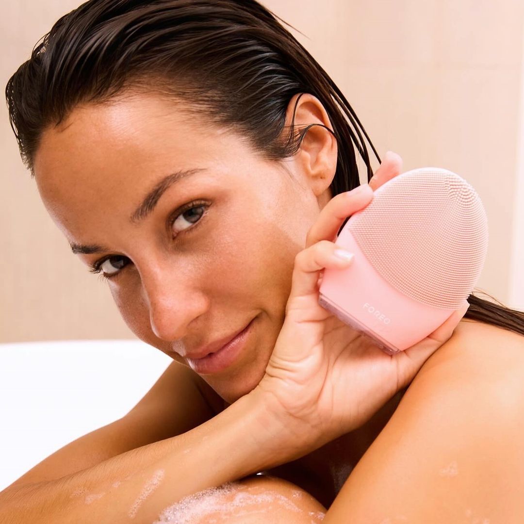 Amazon arrasa rebajando más de 140€ el cepillo limpiador de FOREO que recomiendo a todas mis amigas