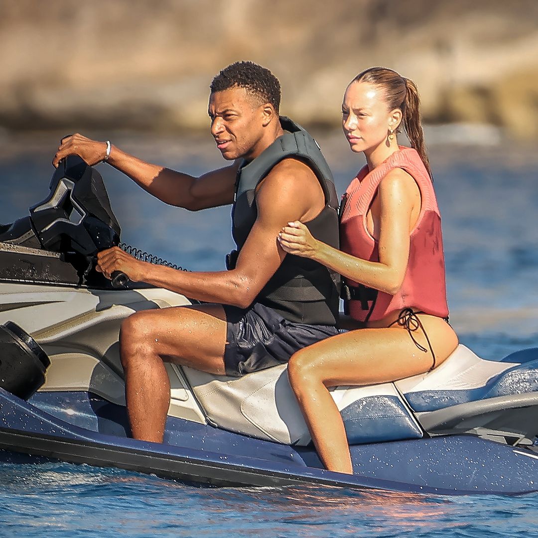 Las imágenes no vistas de Ester Expósito y Mbappé en su romántica escapada a Ibiza