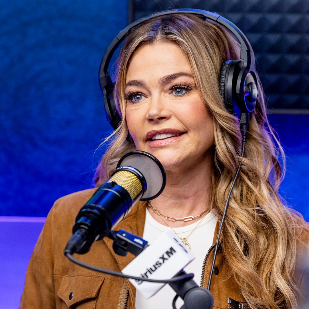 Una mansión de 3 millones de euros repleta de basura: el exmarido de Denise Richards muestra su casa "llena de polillas" y suciedad