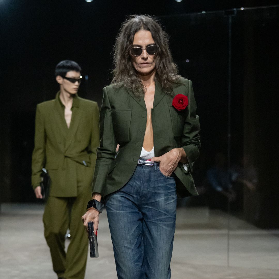 Laura Ponte, la elegancia indomable que conquista la pasarela de Tom Ford en París y confirma un cambio de tendencia