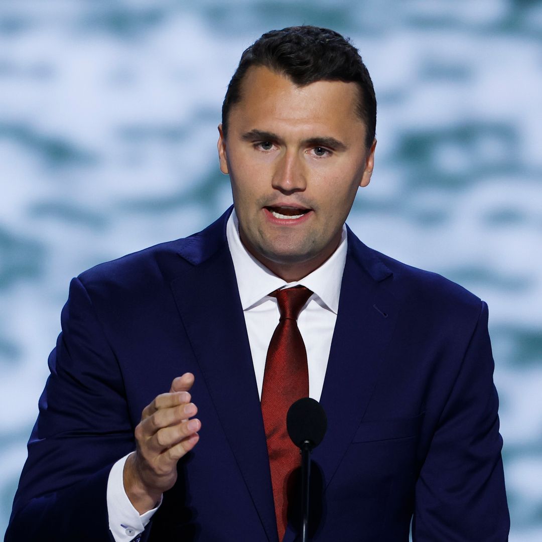 Muere activista Charlie Kirk tras ataque en universidad de Utah