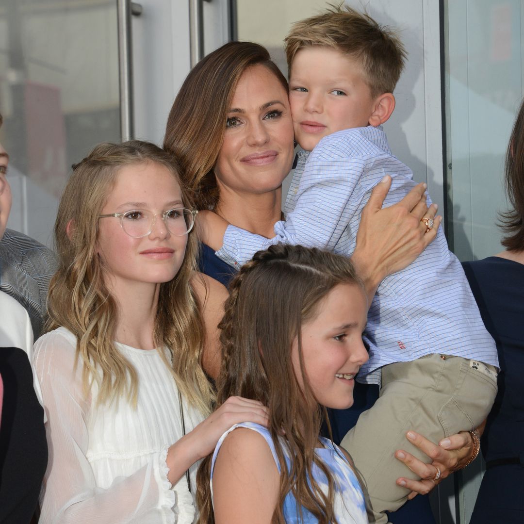 Fin, hijo de Jennifer Garner, revela nueva apariencia a un año de cambiarse el nombre