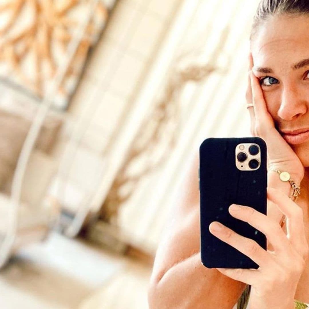 Carla Pereyra inaugura la temporada de piscina luciendo bañador con su hija Francesca