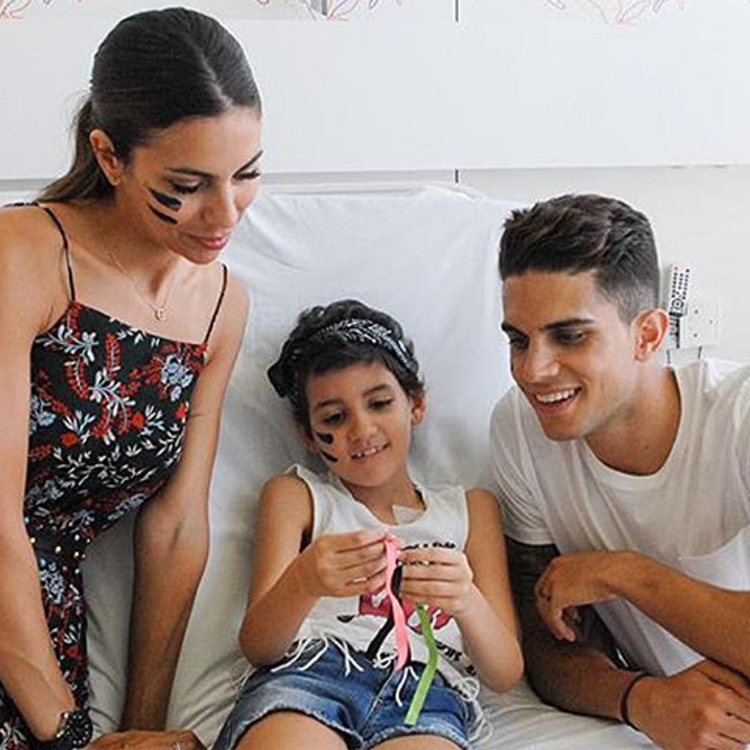 Tras su luna de miel, Marc Bartra y Melissa Jiménez cumplen su promesa