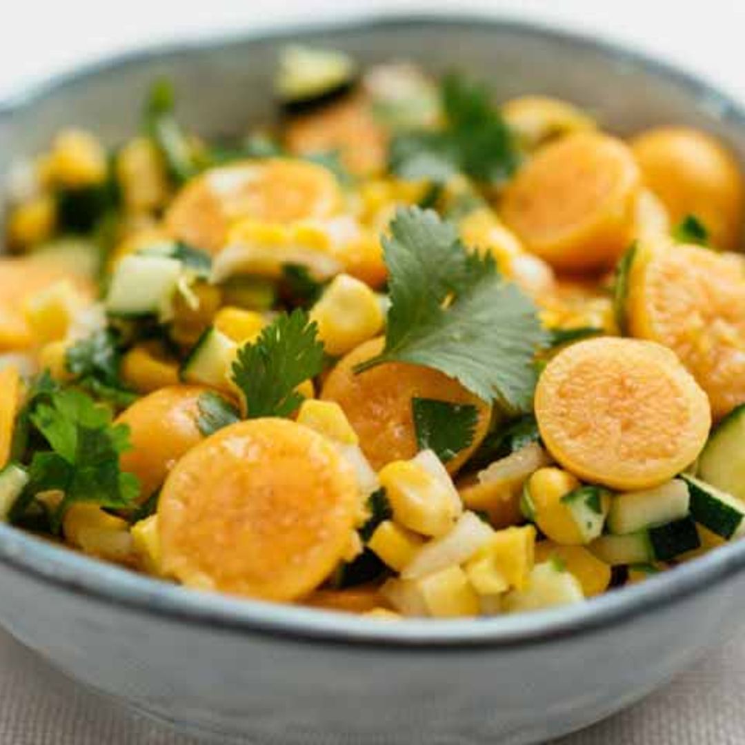 Ensalada de physalis con pepino y maíz