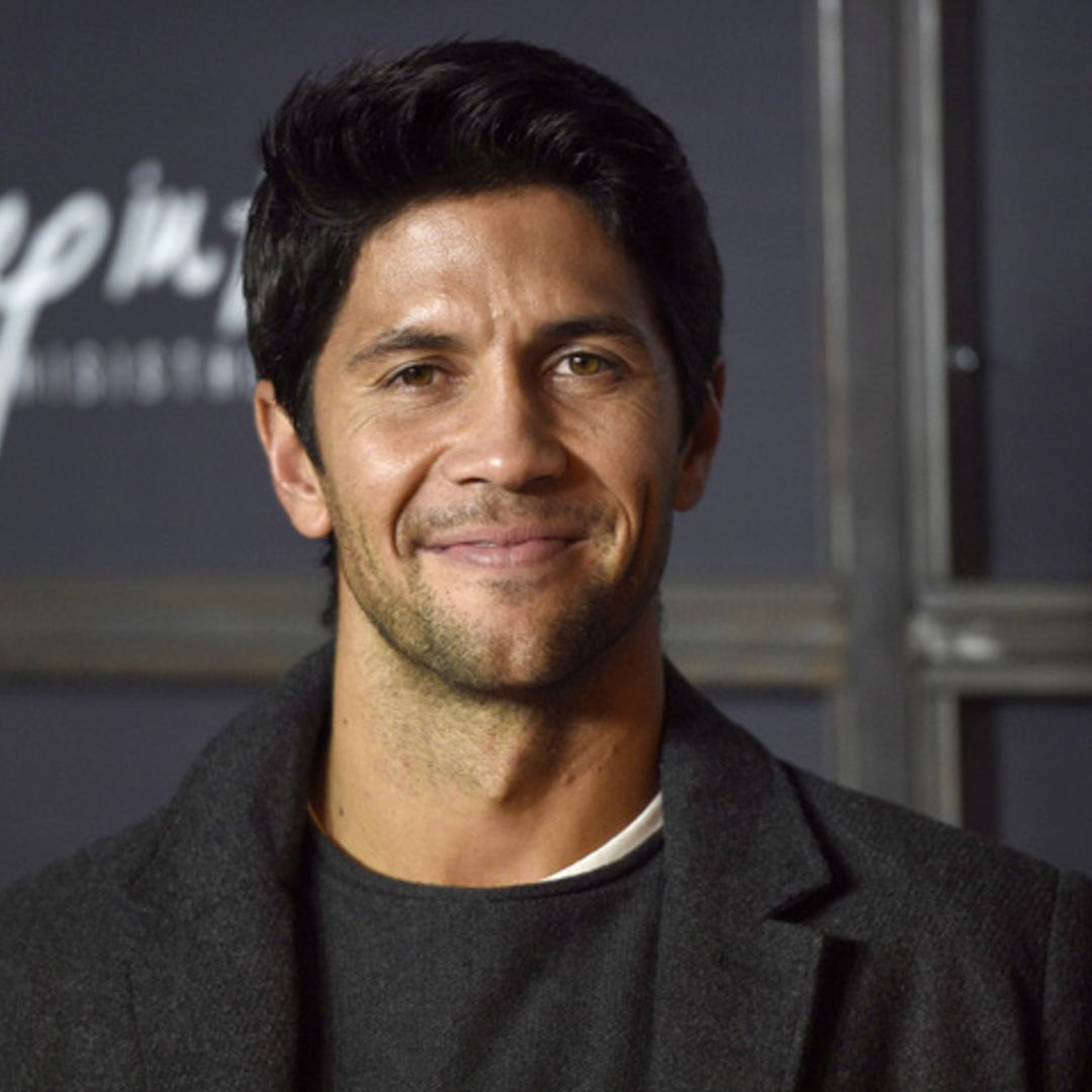 Una seguidora entrega a Fernando Verdasco un regalo muy ¡HOLA! tras su partido en Melbourne