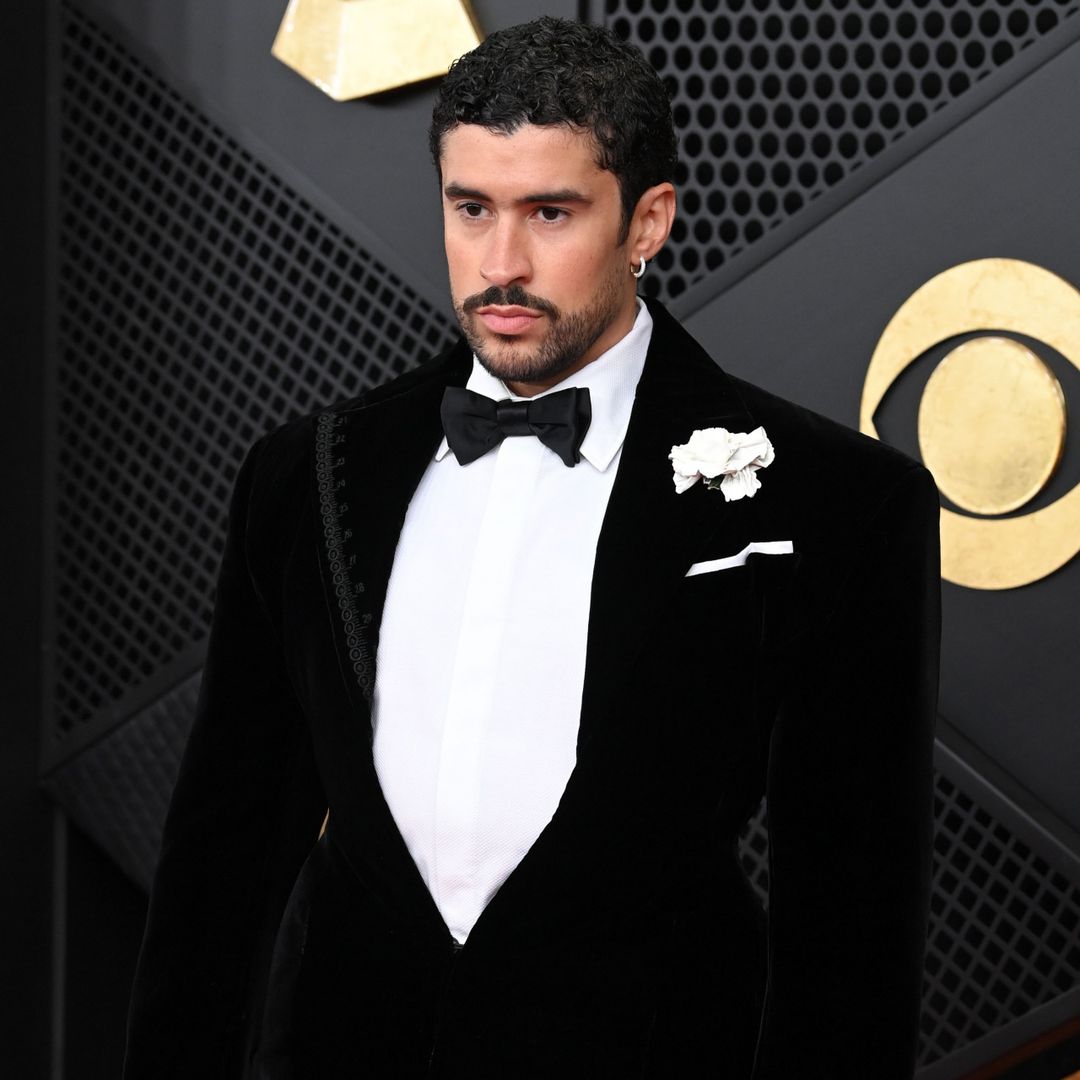 Bad Bunny enfundado en un traje para los Annual Grammy Awards de 2026