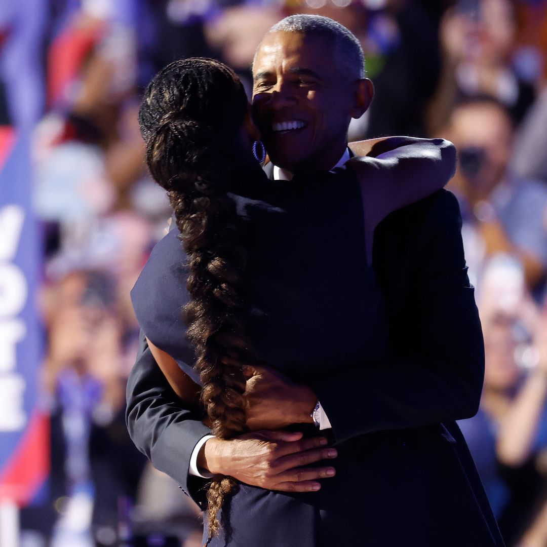 El abrazo de Michelle y Barack Obama
