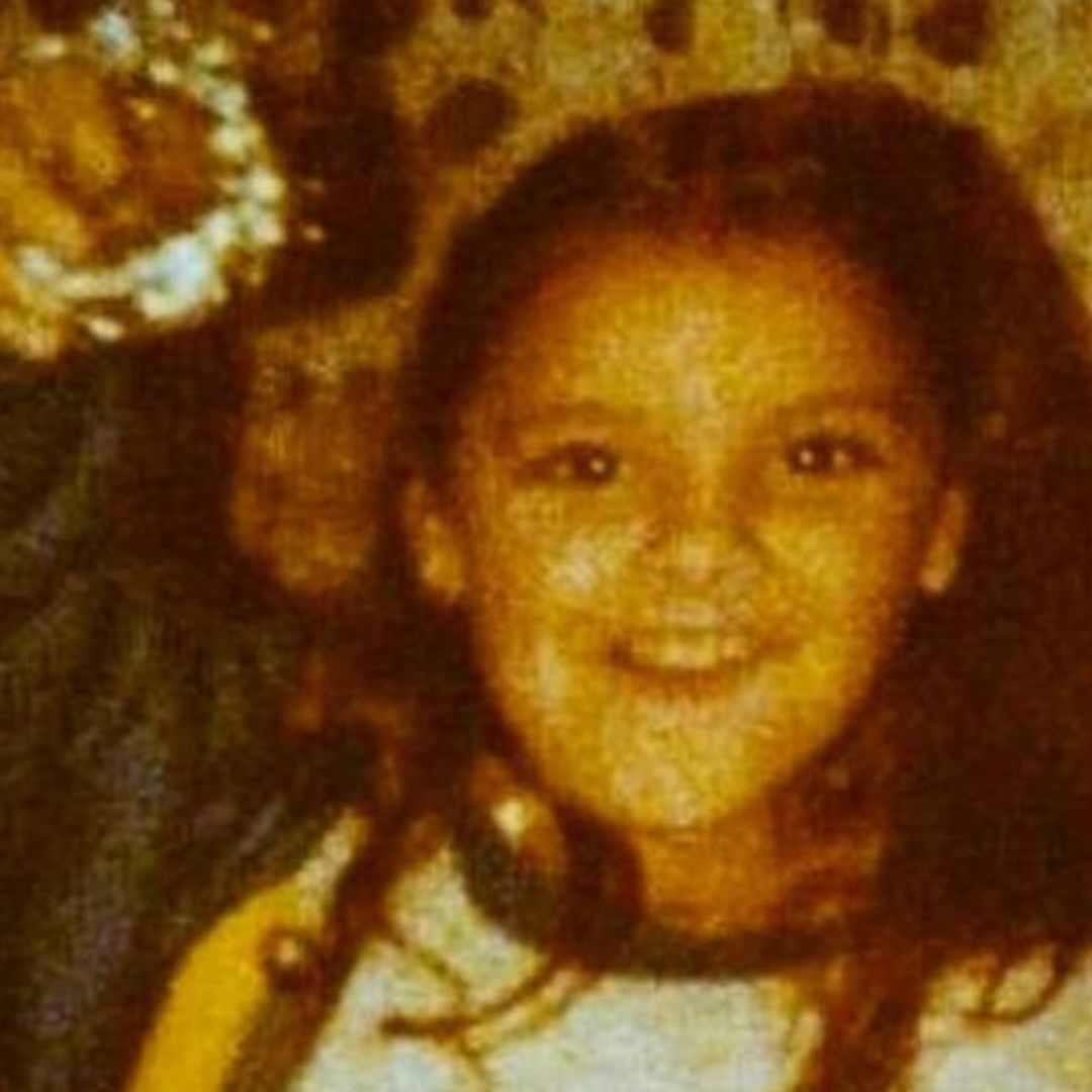 ¿Adivinas quién es la simpática niña de la foto? Pista: es cantante y pronto pasará por el altar