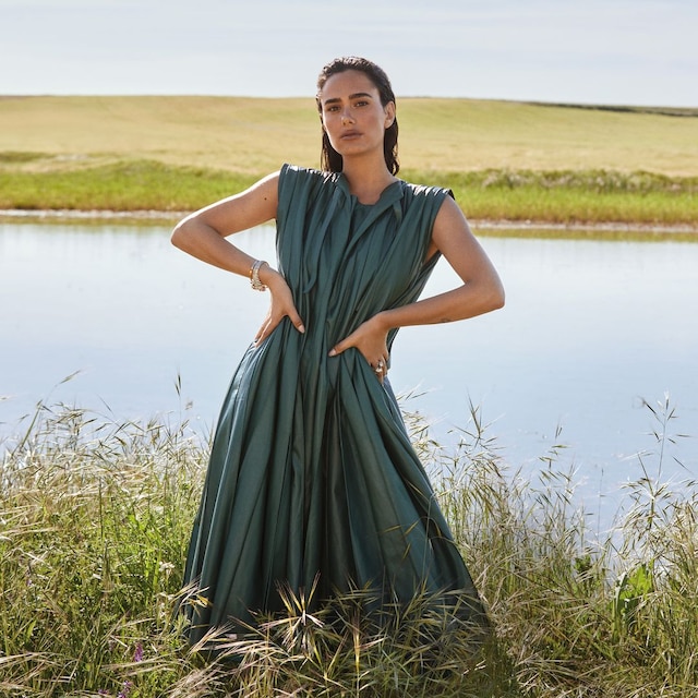 La diseñadora Amanda Baldan posa para FASHION
