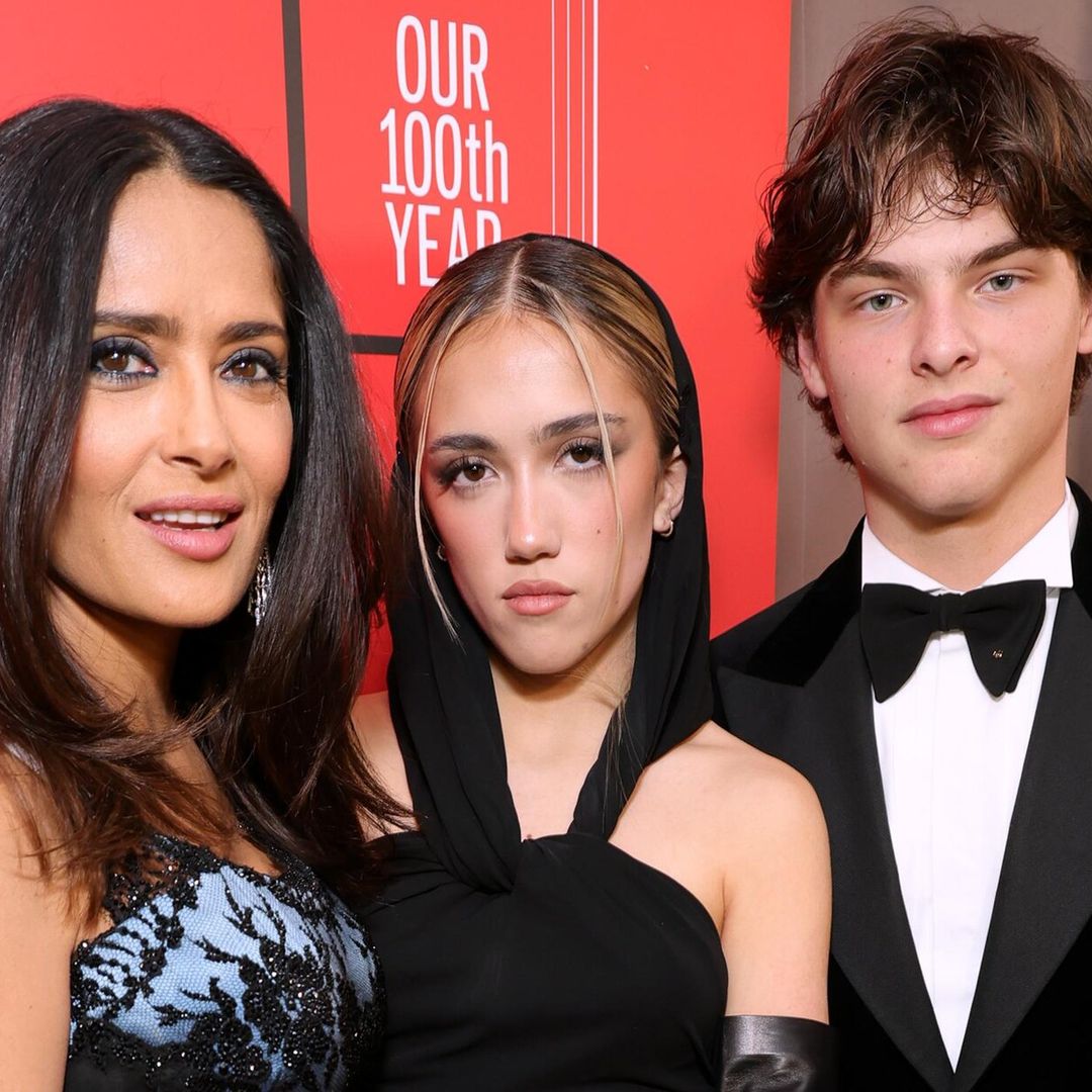 Salma Hayek disfruta de México con su hijastro