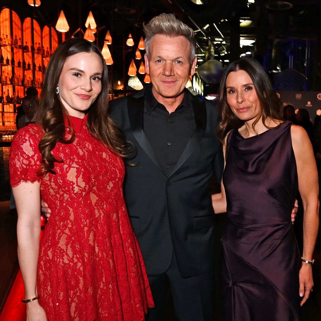 La boda navideña de la hija de Gordon Ramsay, el chef de las 17 estrellas Michelin: una polémica despedida y los Beckham entre los invitados