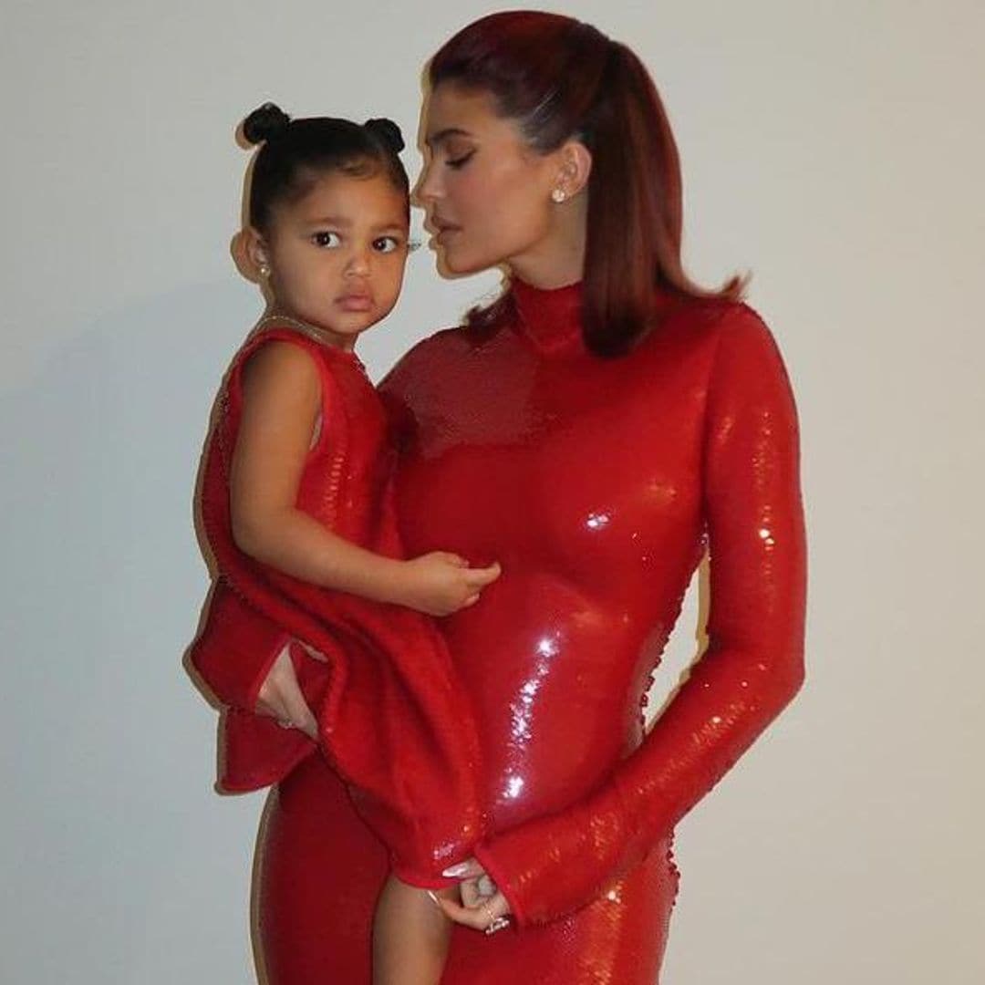 Estos son nuestros ‘looks’ favoritos de Stormi, la hija de Kylie Jenner