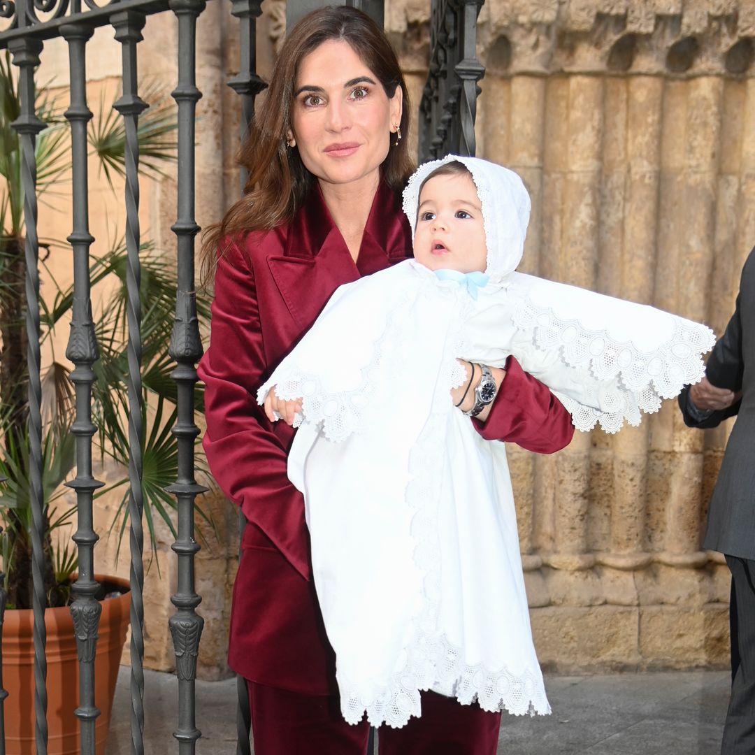 Lourdes Montes, la madre más elegante en el bautizo de su hijo Nicolás con un sastre de terciopelo que conecta con la realeza
