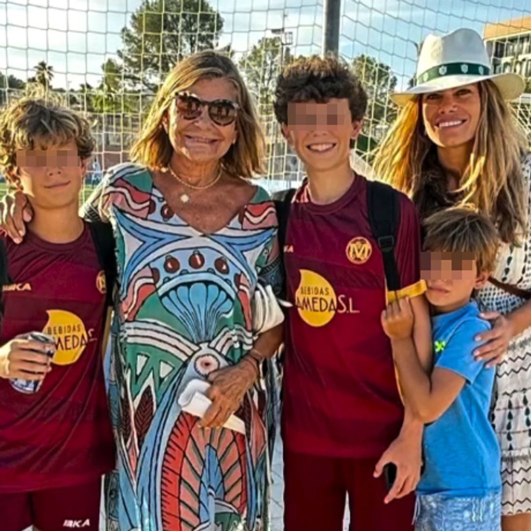 Cari Lapique muestra las imágenes de sus vacaciones familiares en Alicante y presume de nietos