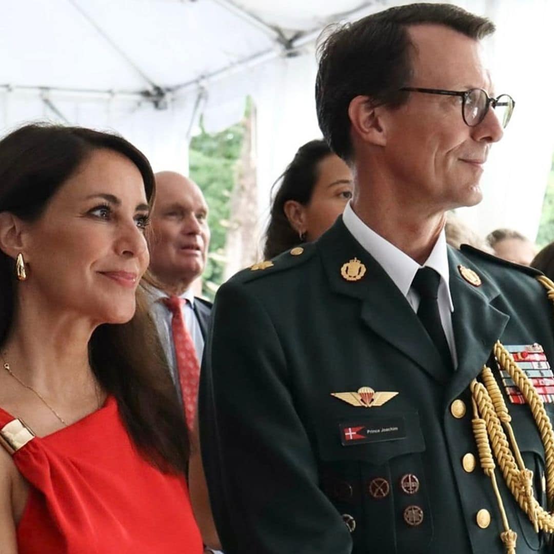 Marie de Dinamarca estrena un original vestido rojo de Zara que es perfecto para las bodas de verano
