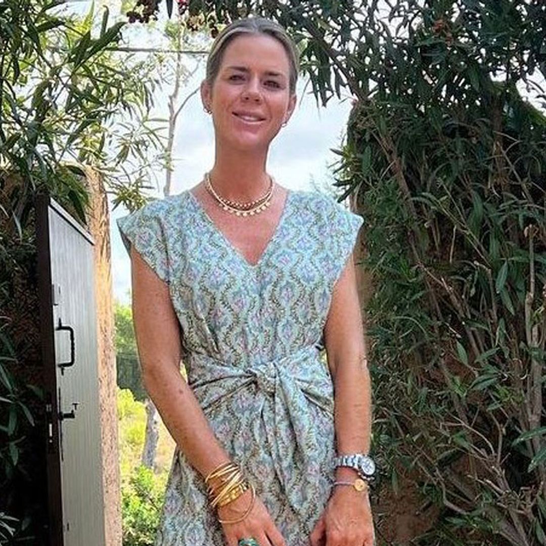 Bañadores de Zara, looks estampados y bolsos exclusivos: la maleta de verano de Amelia