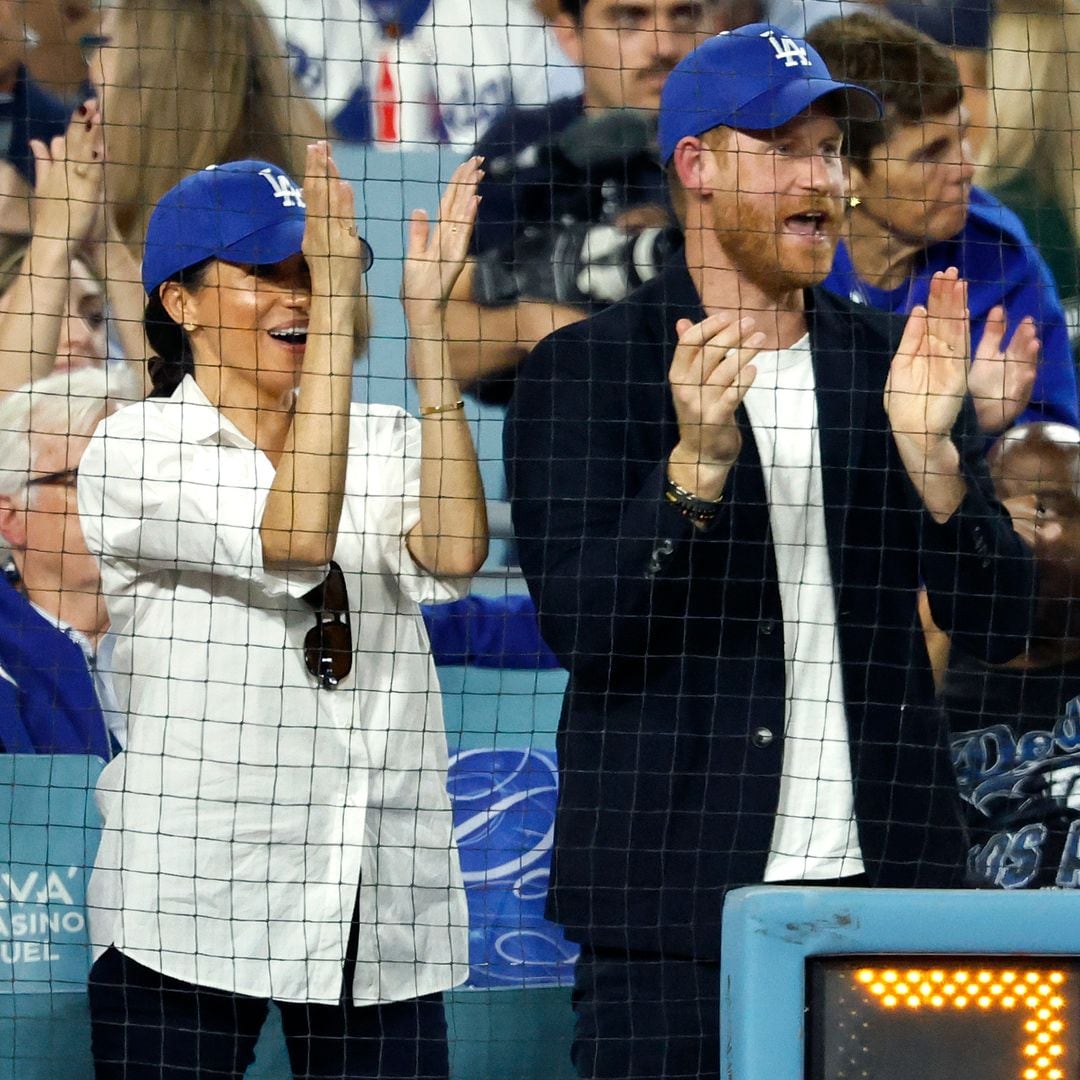 El príncipe Harry y Meghan Markle viendo el partido de la Serie Mundial de los Dodgers en Los Ángeles el 28 de octubre de 2025